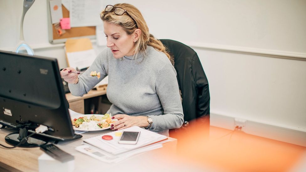 Productivity experts say a conscious break, rather than a hastily eaten desk lunch, makes people work more effectively (Credit: Getty Images)