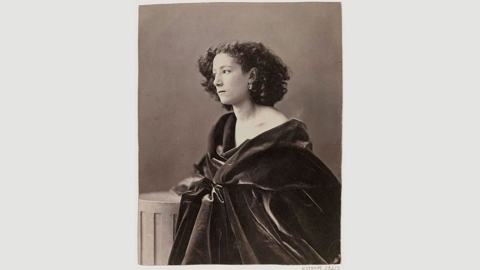 Sarah Bernhardt by Félix Nadar, 1864 (Credit: BnF, département des Estampes et de la photographie)