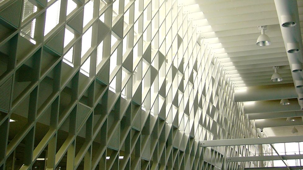 Steel mesh wall at Hakodate Future University (Credit: Riken Yamamoto)