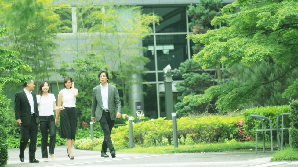 Colleagues on a walk in Japan. A microbreak can consist of just a few minutes away from your desk (Credit: Getty Images) Colleagues on a walk in Japan. A microbreak can consist of just a few minutes away from your desk (Credit: Getty Images)