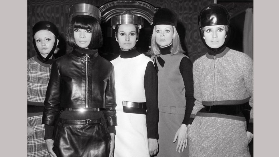 Fashion Inspired By '60s Space-Age Chic Vogue | vlr.eng.br