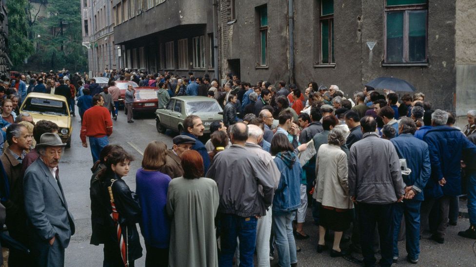 Queuing for the meagre rations brought into Sarajevo by humanitarian aid agencies and the UN often meant risking being out in the open during bombardments (Credit: Getty Images)