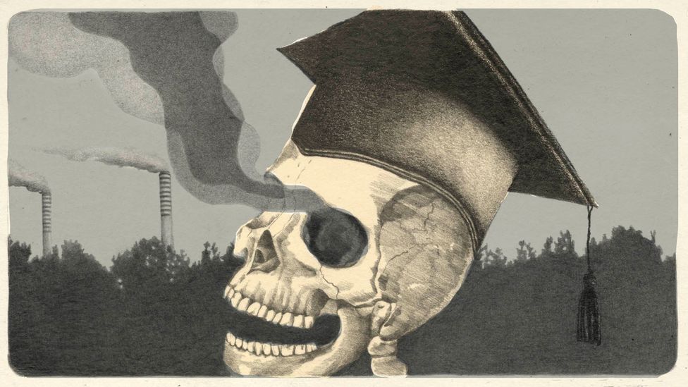 Image of skeleton in academic cap (Credit: Emmanuel Lafont) Image of skeleton in academic cap (Credit: Emmanuel Lafont)