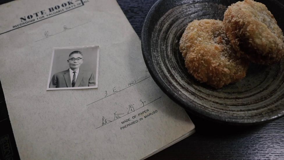 The cake that survived World War Two - BBC Reel