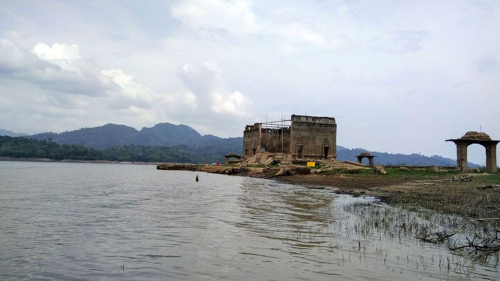 Wat Saam Prasob, a submerged Mon temple near Sangkhlaburi, Thailand Wat Saam Prasob, a submerged Mon temple near Sangkhlaburi, Thailand