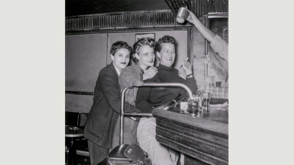 Grace Miller and friends at a bar in San Francisco, 1953 (Credit: San Francisco History Center, San Francisco Public Library) Grace Miller and friends at a bar in San Francisco, 1953 (Credit: San Francisco History Center, San Francisco Public Library)