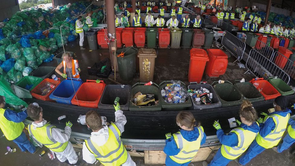 The people fighting the war on waste at music festivals - BBC Culture