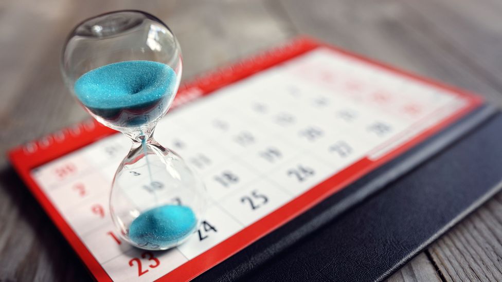 Houtglass and calendar (Credit: Getty Images)