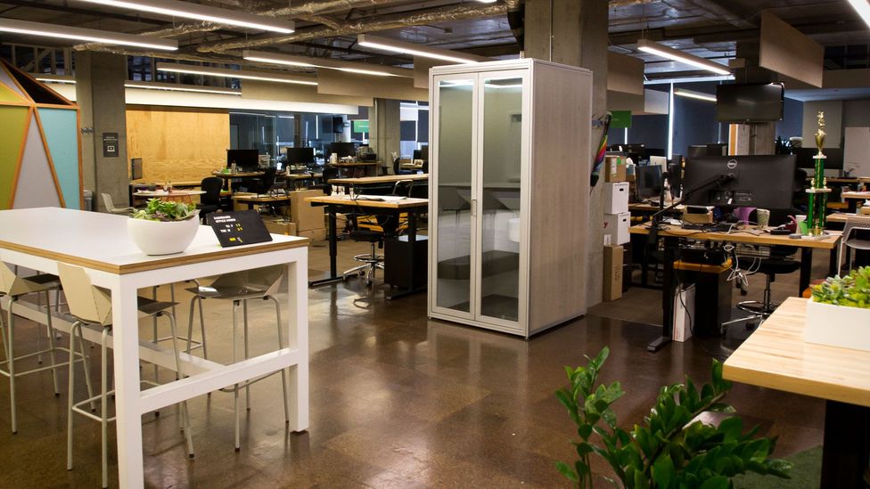 Can 'phone booths' solve the problem of open-plan offices? - BBC Worklife