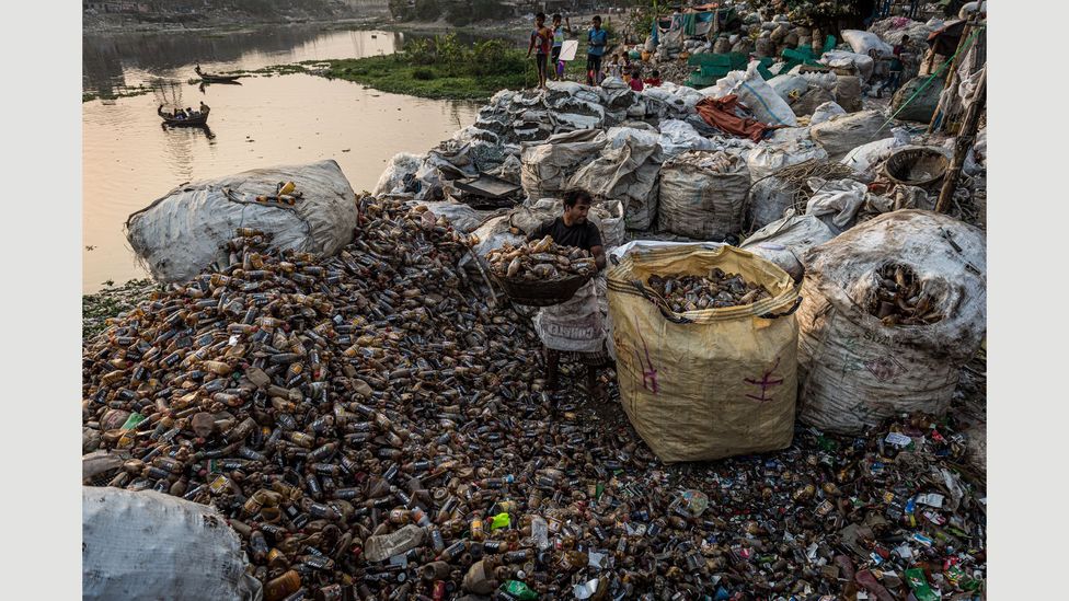 Migrants from rural Bangladesh often have to take low-paid work, like sorting through plastic waste, when they reach the cities (Credit: Ignacio Marin/ Institute) Migrants from rural Bangladesh often have to take low-paid work, like sorting through plastic waste, when they reach the cities (Credit: Ignacio Marin/ Institute)