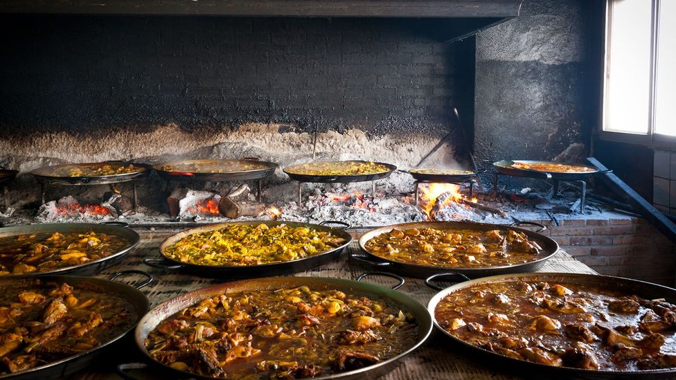 La Pepica still prepares its paella over an open flame, like Valencia's early farmers (Credit: david010167/Getty Images)