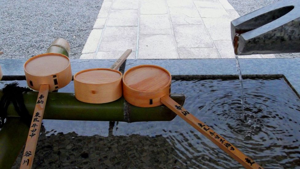 Before entering a Shinto shrine, worshippers rinse their hands and mouth in a stone water basin at the entrance (Credit: Angeles Marin Cabello) Before entering a Shinto shrine, worshippers rinse their hands and mouth in a stone water basin at the entrance (Credit: Angeles Marin Cabello)