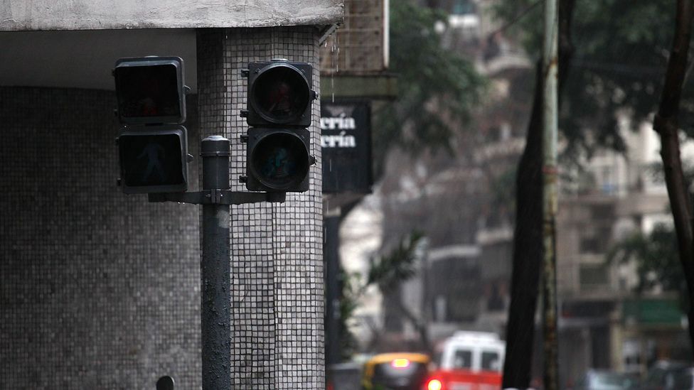 Traffic lights are just one of the aspects of transport infrastructure affected in huge power cuts. (Credit: Getty Images)