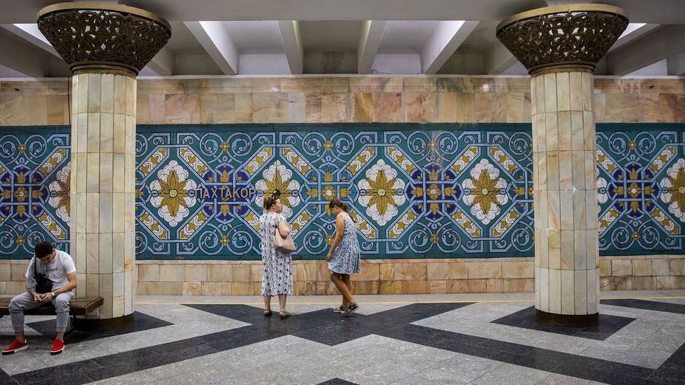 In Pakhtakor Station, images of cotton are depicted in mosaics across the metro walls