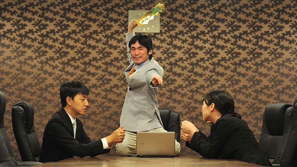 "Businesspeople are like the samurai of today, fighting against the stresses of work" (credit: Makoto Motomiya)