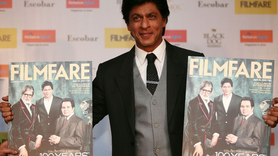 This is how 50 years old Shah Rukh Khan transformed to 25 years