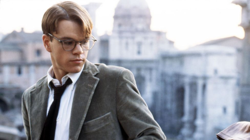 In “The Talented Mr. Ripley” (1999), Tom Ripley kills Dickie Greenleaf by  first striking him with an oar to the right side of his head. Later, he  strikes Freddie Miles with a
