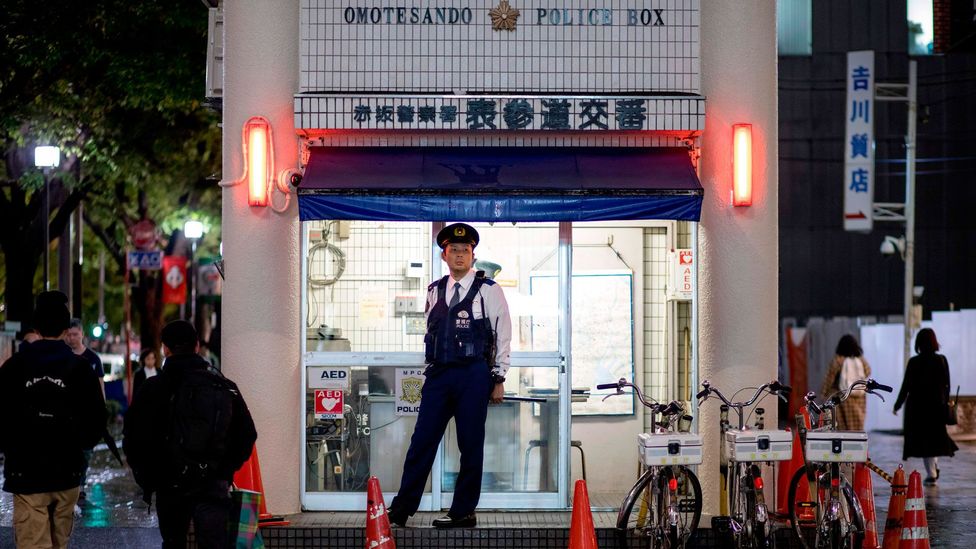 A police officer stands guard outside a police box in Tokyo (Credit: Getty Images)
