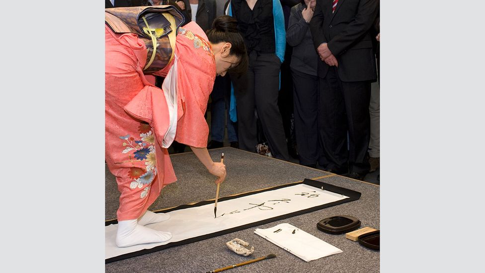 Today, Kaoru Akagawa uses Kana, a mostly forgotten script traditionally used by Japanese women, in her art (Credit: Kaoru Akagawa) Today, Kaoru Akagawa uses Kana, a mostly forgotten script traditionally used by Japanese women, in her art (Credit: Kaoru Akagawa)