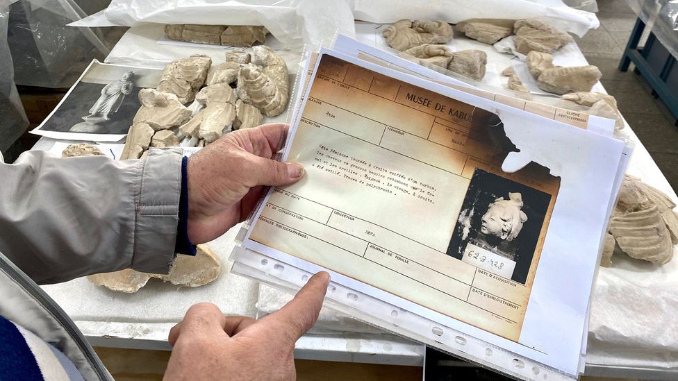 Members of the conservation project hope this effort will inspire other Afghans to pursue art conservation (Credit: Hikmat Noori) Members of the conservation project hope this effort will inspire other Afghans to pursue art conservation (Credit: Hikmat Noori)