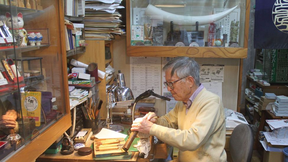 Yusaku Sato has been making hanko by hand for more than 65 years (credit: Edd Gent) Yusaku Sato has been making hanko by hand for more than 65 years (credit: Edd Gent)