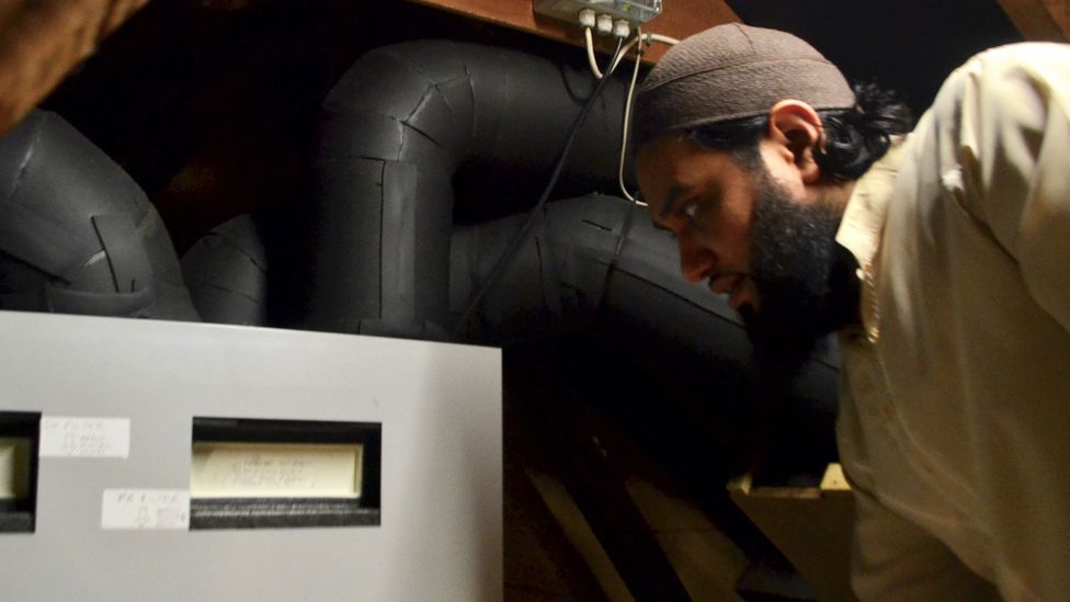 Saif Muhammad is taking part in a trial of a heating system designed to recycle warm rising air from inside houses back down to where it is useful (Credit: Laura Cole) Saif Muhammad is taking part in a trial of a heating system designed to recycle warm rising air from inside houses back down to where it is useful (Credit: Laura Cole)
