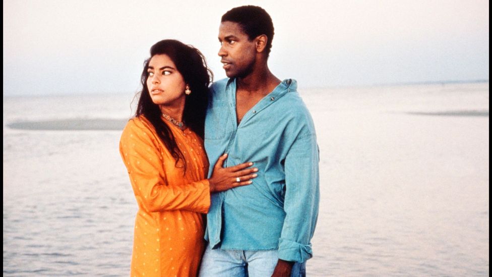 Mississippi Masala centres on a romance between a Ugandan-Indian immigrant (Sarita Choudhury) and an African-American man (Denzel Washington) in the Deep South (Credit: Alamy)