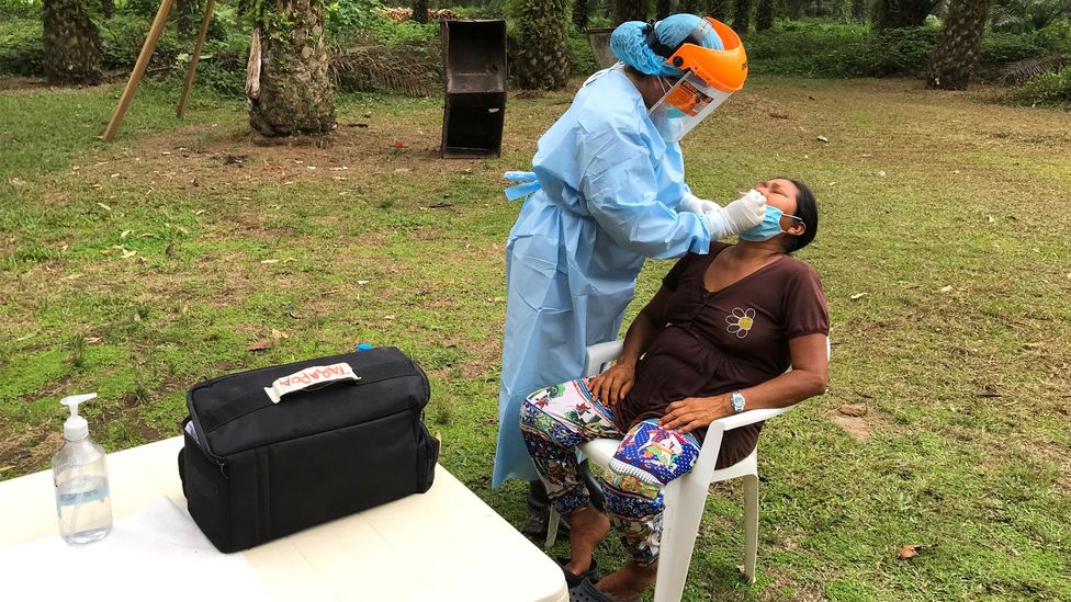 A member of the Siekopai nation is tested for Covid-19 in Ecuador (Credit: Amazon Frontiles y Alianza Ceibo via Reuters)