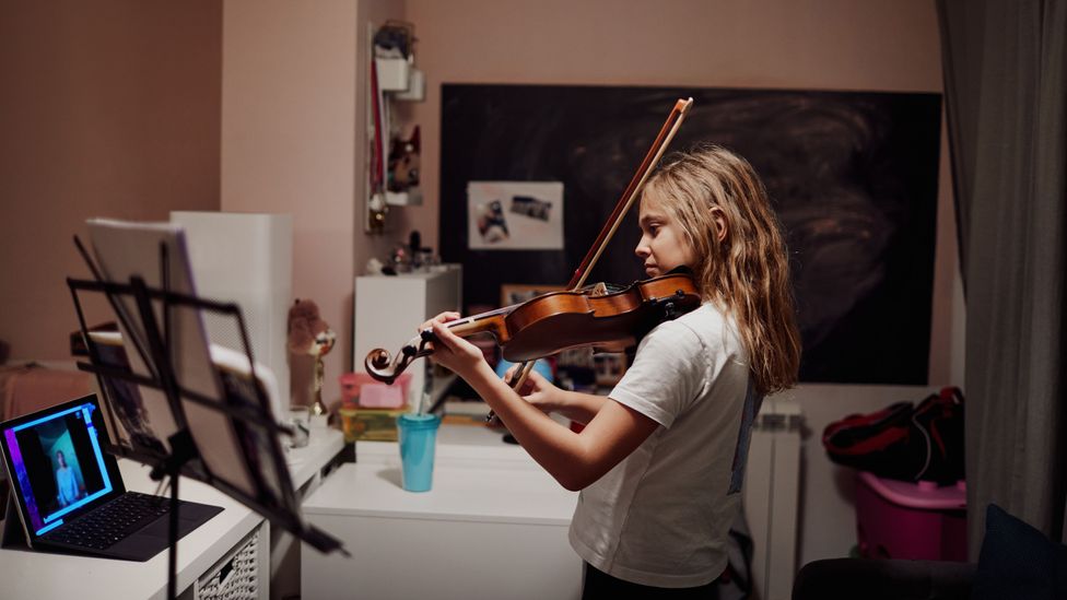 Members of time banks offer and receive services such as music lessons, painting services or language instruction (Credit: Getty Images) Members of time banks offer and receive services such as music lessons, painting services or language instruction (Credit: Getty Images)