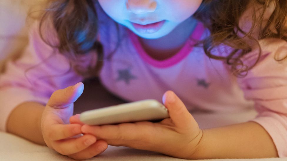 Screens present information to us without engaging other senses that can be crucial for mental imagery (Credit: Getty Images) Screens present information to us without engaging other senses that can be crucial for mental imagery (Credit: Getty Images)