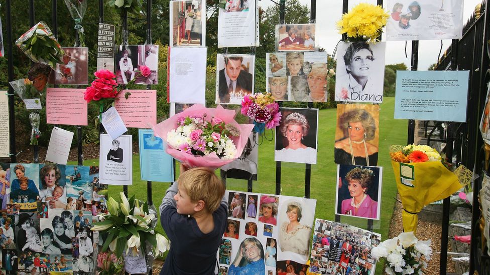 The nation saw an extraordinary outpouring of emotion following Princess Diana's death in 1997 (Credit: Daniel Berehulak/Getty Images)