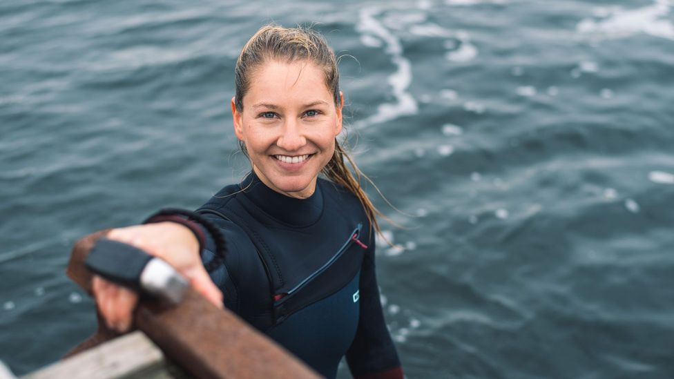 Luzia Buchman, diving in the sea