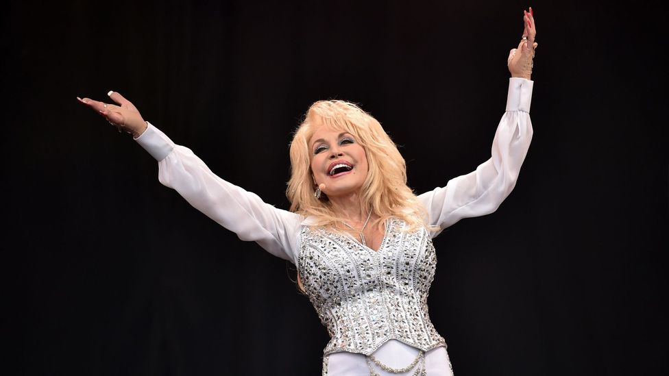 Parton attracted a crowd of more than 180,000 when she performed at Glastonbury in 2014 (Credit: Getty Images)