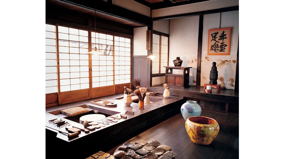 The home of ceramicist Kawai Kanjirō in Kyoto reflects the earthy colours and organic forms of his craft (Credit: Life Meets Art/ Phaidon)