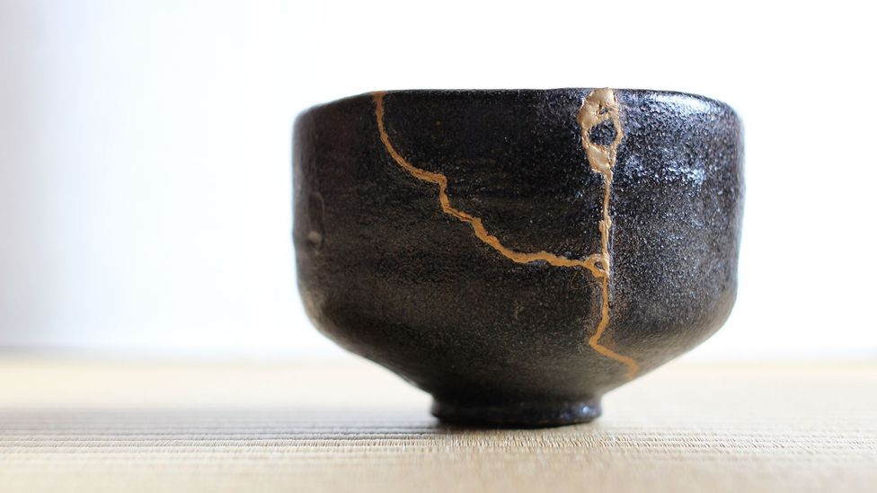 japanese art of repairing broken ceramics