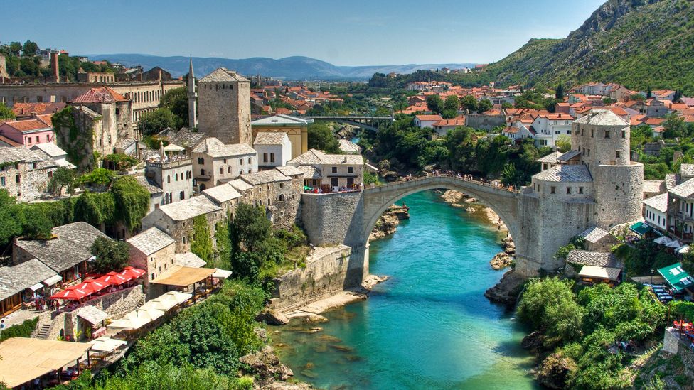 travel to bosnia from canada