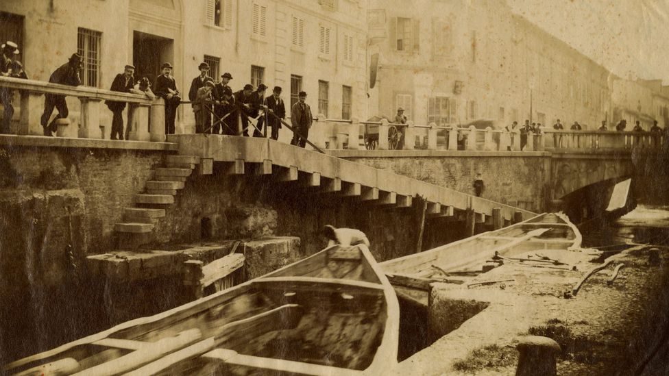 At its peak the network of canals spanned the city and beyond, linking Milan to major rivers and lakes (Credit: Civico Archivio Fotografico, Milano)