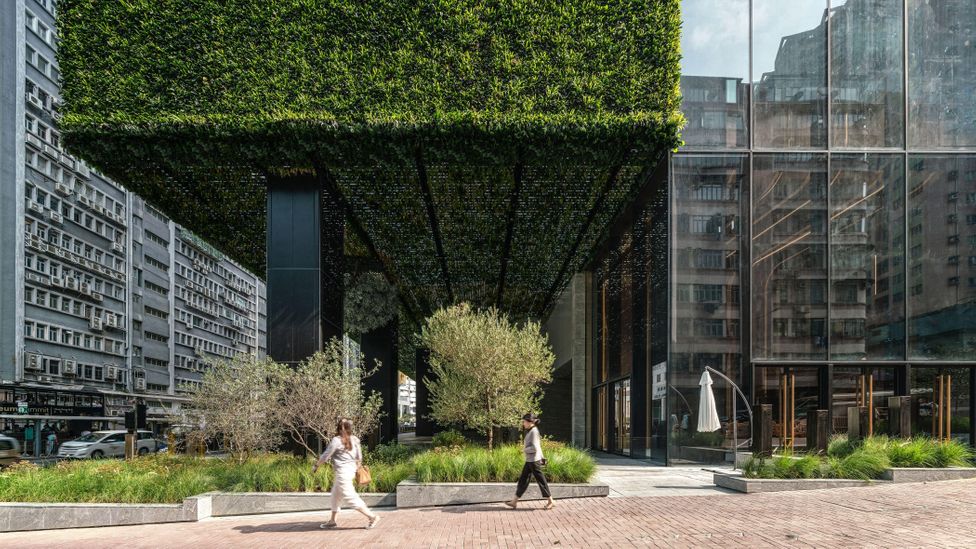 Incorporating vegetation into the K11 building sequesters around four tonnes of CO2 per year (Credit: New World Development Company) Incorporating vegetation into the K11 building sequesters around four tonnes of CO2 per year (Credit: New World Development Company)