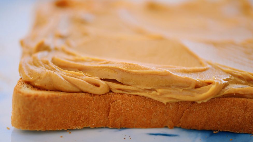 क्या पीनट बटर स्मूदी में ब्रेड पर थपथपाने से बेहतर हो सकता है?  (क्रेडिट: वानविसा हर्नांडेज़/आईईईएम/गेटी इमेजेज)