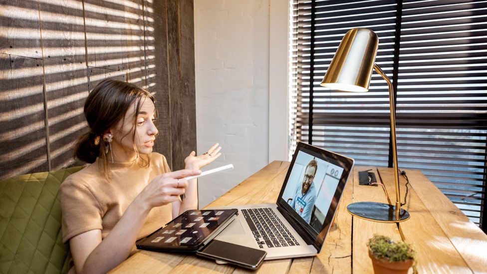 Updating your boss regularly on what you're working on is a good place to start, experts say (Credit: Alamy) Updating your boss regularly on what you're working on is a good place to start, experts say (Credit: Alamy)