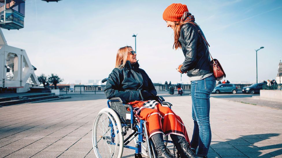 Una de las formas más efectivas de alejarse del lenguaje capacitado es comprender a la comunidad de discapacitados, conversar y escuchar sus inquietudes (Crédito: Alamy)