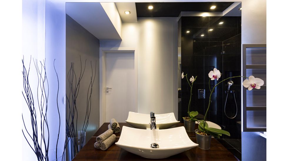 The clever use of lighting can subtly enhance the mood in a bathroom (Credit: Alamy)