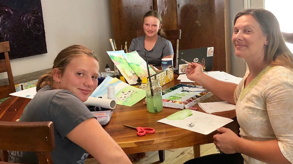 Elizabeth Hunter (R) uses quiet periods while her family are asleep to do her close-focus work (Credit: Elizabeth Hunter)