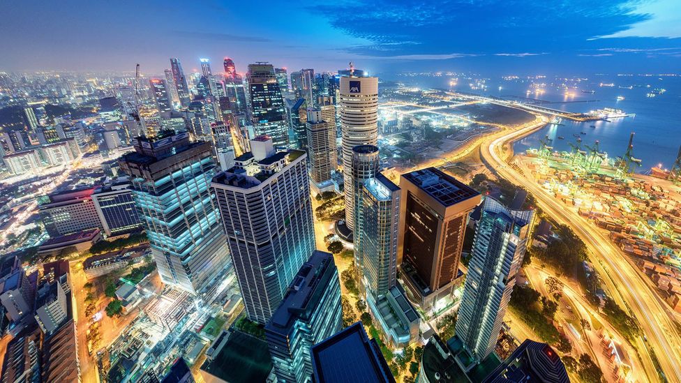 Singapur gwałtownie zurbanizował się w latach 80. i jest obecnie jednym z najgęściej zaludnionych krajów na świecie (Źródło: Jonathan Chiang/Scintt/Getty Images)