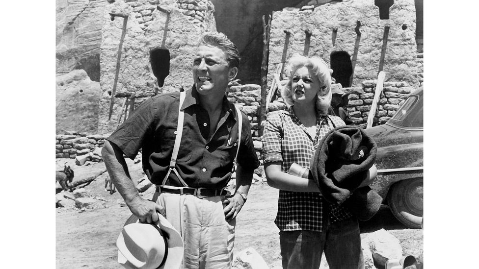 Ace in the Hole tells the story of a deeply unscrupulous journalist (Kirk Douglas, left) reporting on a caving accident (Credit: Alamy)