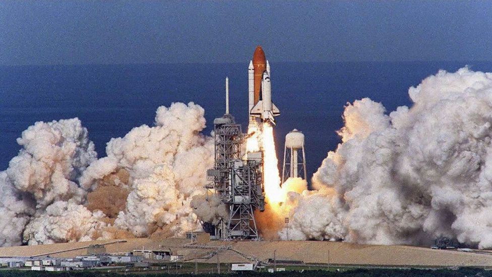 Space Shuttle Columbia launching on 19 November 1996