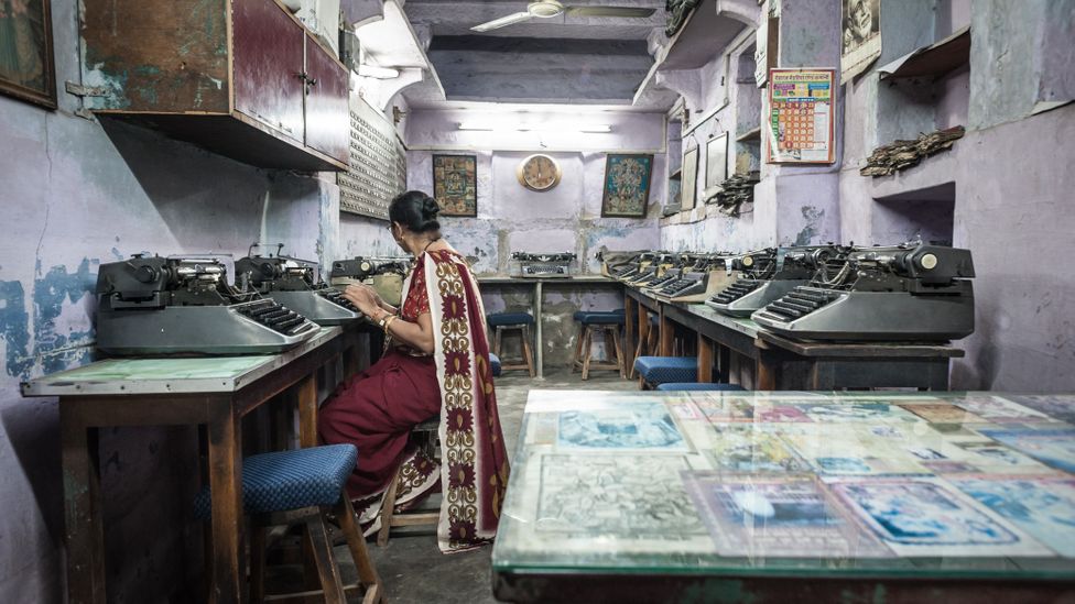 India's nostalgic passion for old typewriters - BBC News