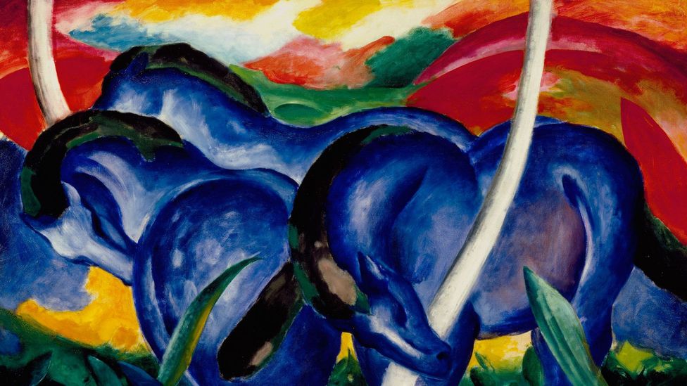 The Large Blue Horses (1911) de Franz Marc a inspiré le livre de 2014 de la poétesse américaine Mary Oliver, Blue Horses (Credit: Collection Walker Art Center, Minneapolis)