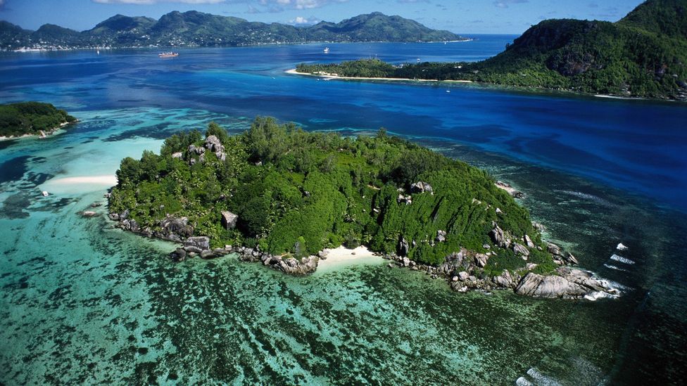 Moyenne Island: The world's smallest national park (Credit: Martin Barraud/Getty Images)