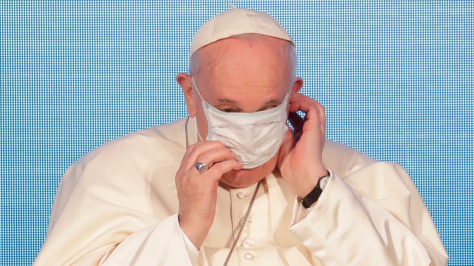 Pope Francis putting on mask (Credit: Andrew Medichini/AFP/Getty Images)